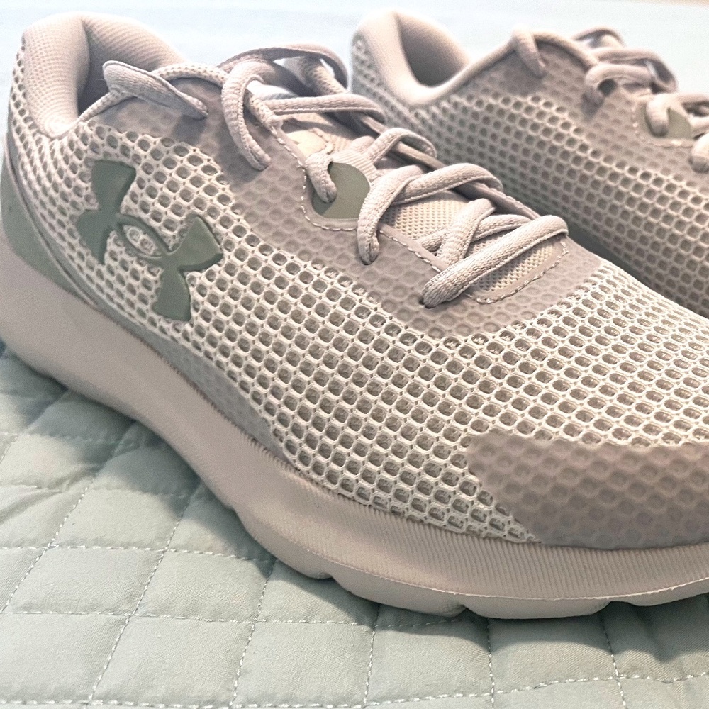 Women's Under Armour Surge 3 Running Shoes - Size 9
